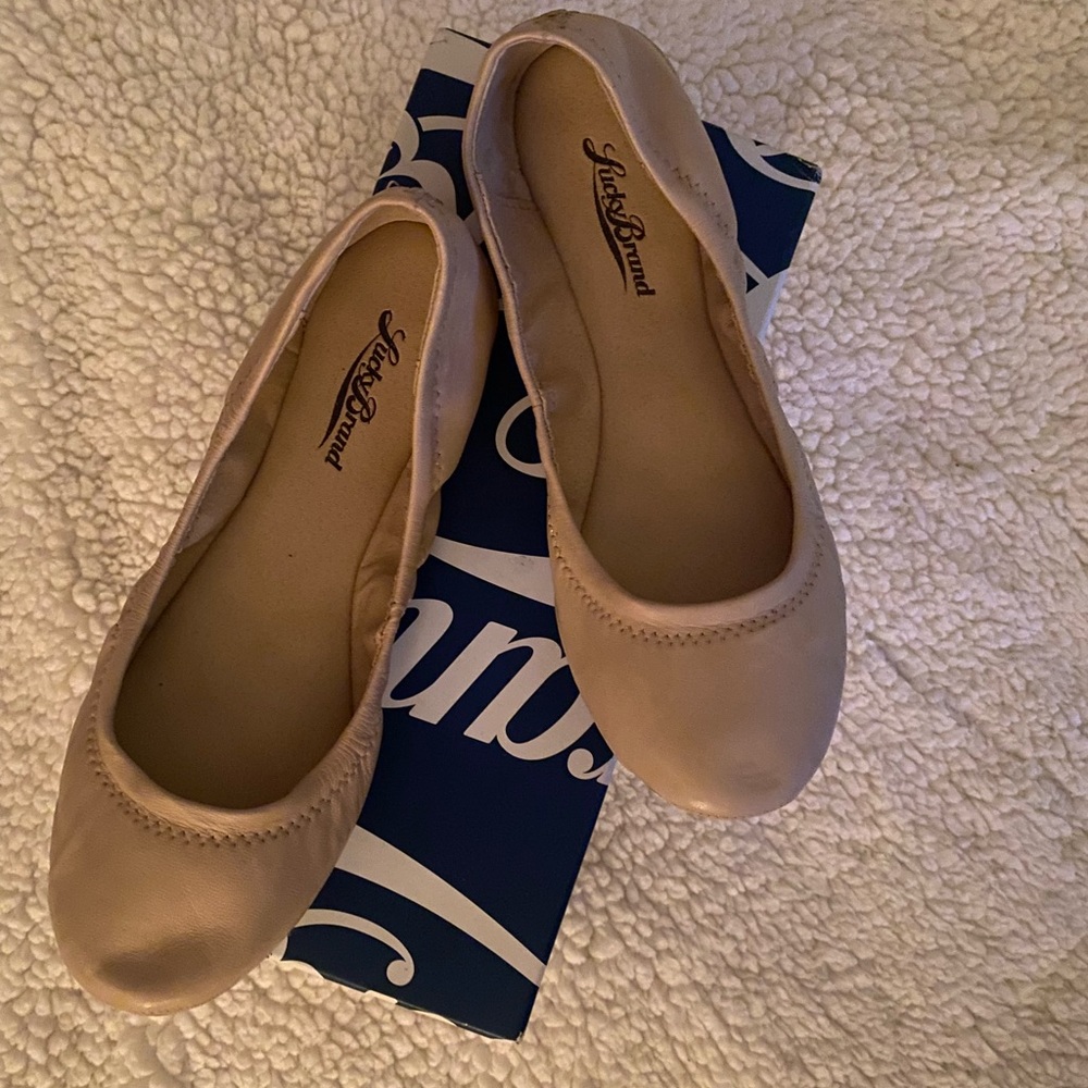 Brand new nude color flats. Lucky brand. Size 6.